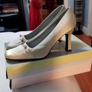 Women's shoes